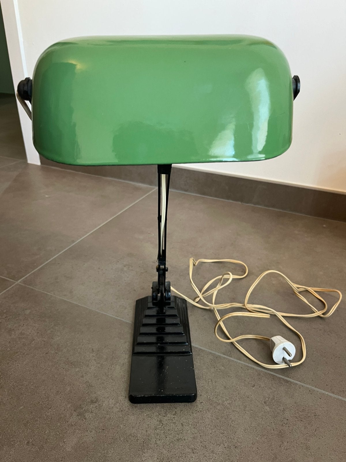 Horax notarislamp, Ophalen