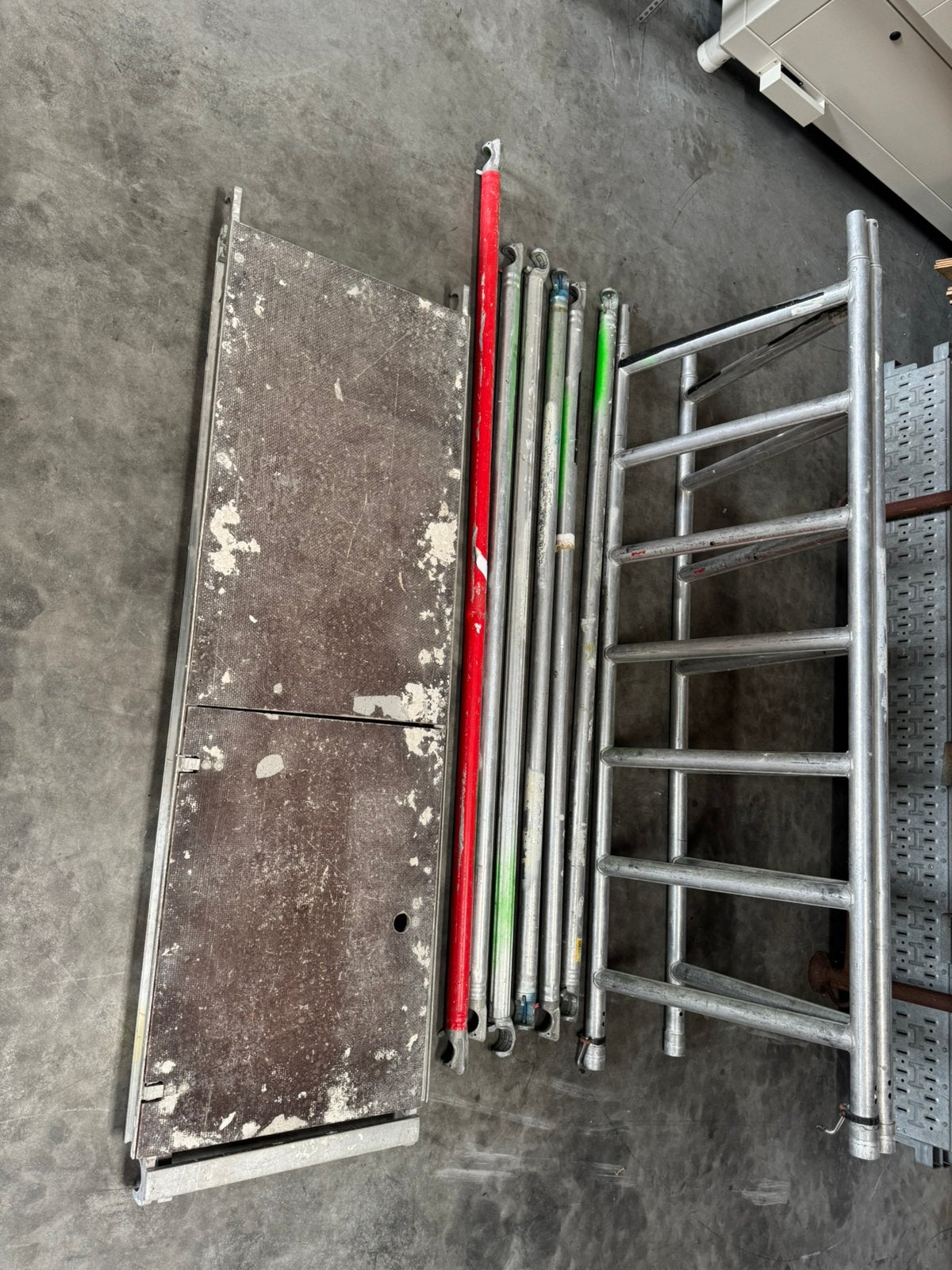 Pièces d’echafaudage en aluminium d'occasion Altrex, Bricolage & Construction, Enlèvement, Utilisé, Échafaudage fixe ou roulant