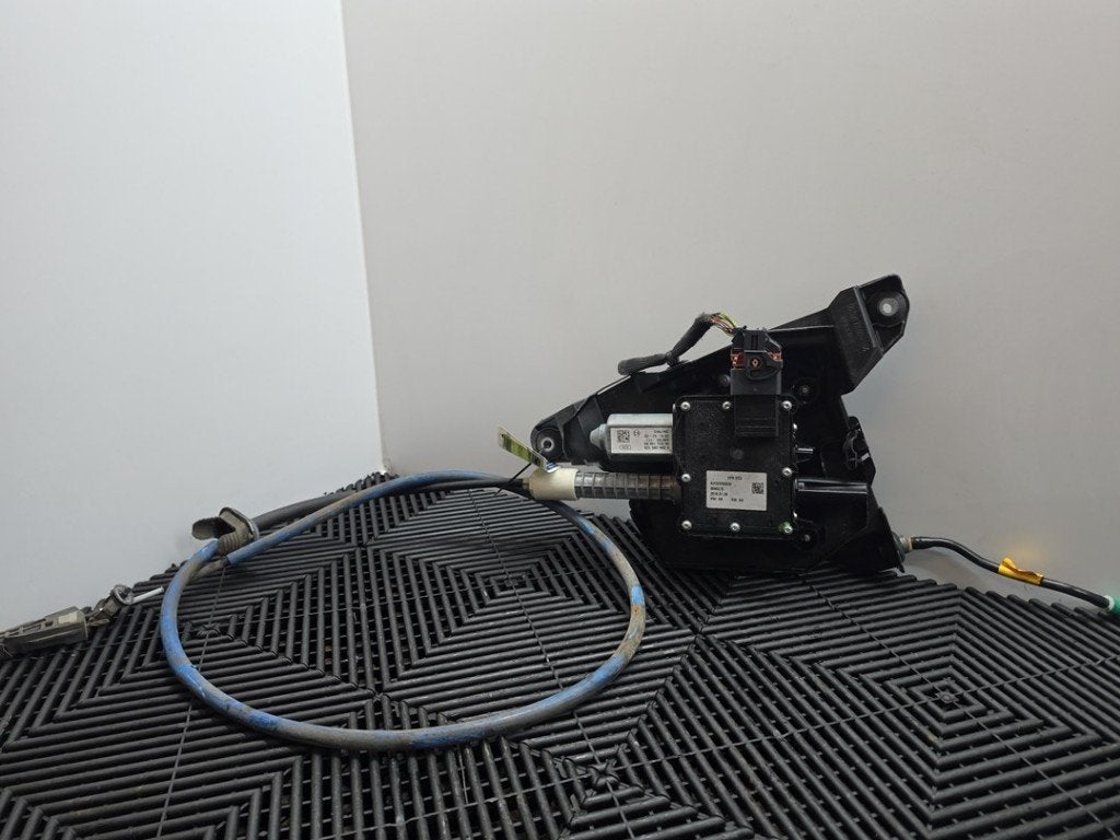 MOTEUR DE FREIN A MAIN ELECTRIQUE Peugeot 5008 I (0A / 0E), Kontakt-peugeot@peugeot.com, Utilisé, Peugeot Deutschland GmbH, Bahnhofsplatz
65423  Rüsselsheim, DE