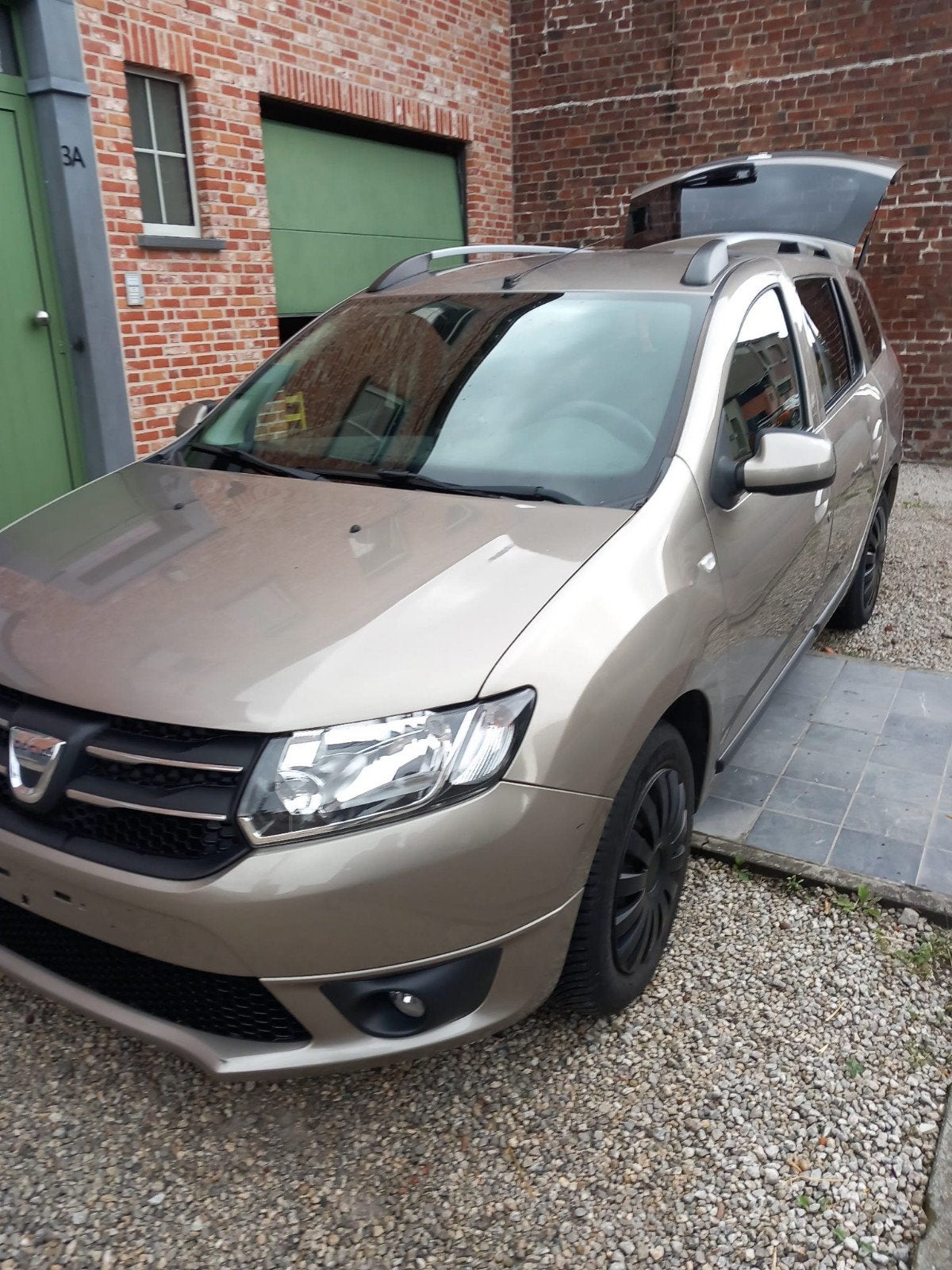 DACIA LOGAN MCV ESSENCE, Autos, Dacia, Entreprise, Essence, Achat, Logan