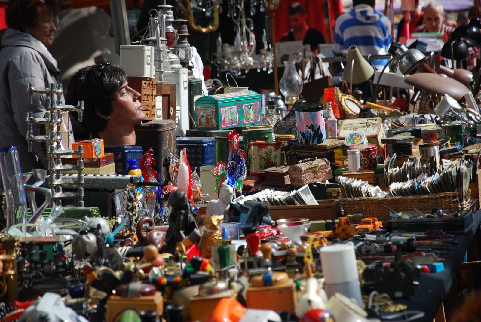 rommelmarkt spulletjes, Enlèvement