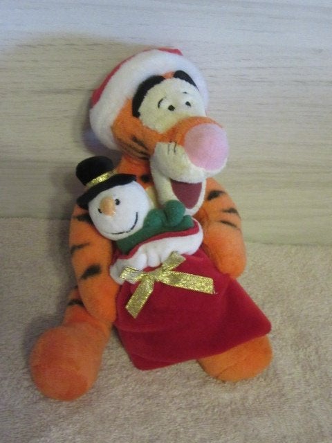 Kerstknuffel "Tigger Santa" - Teigetje - Disney - Kerstmis, Verzamelen, Ophalen of Verzenden, Winnie de Poeh of vrienden, Zo goed als nieuw