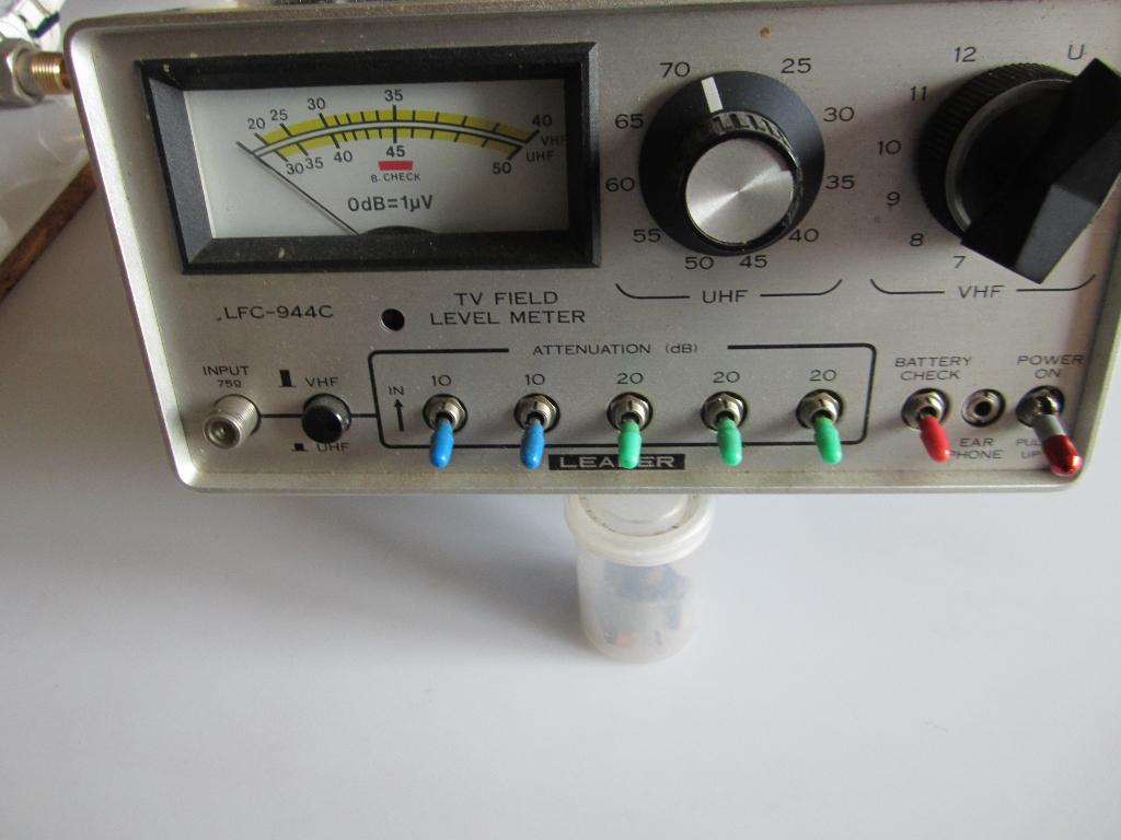 TV FIELD LEVEL METER, Télécoms, Antennes & Mâts, Enlèvement ou Envoi, Comme neuf