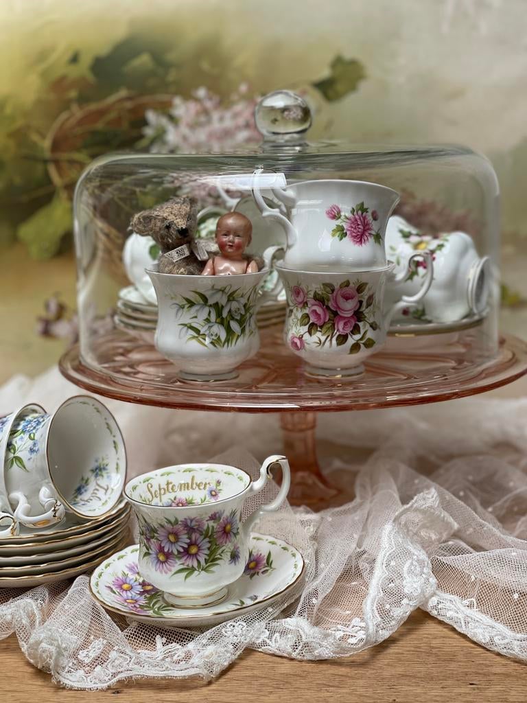Royal Albert 12 maandtassen Flower of the Month, Antiek en Kunst, Ophalen of Verzenden