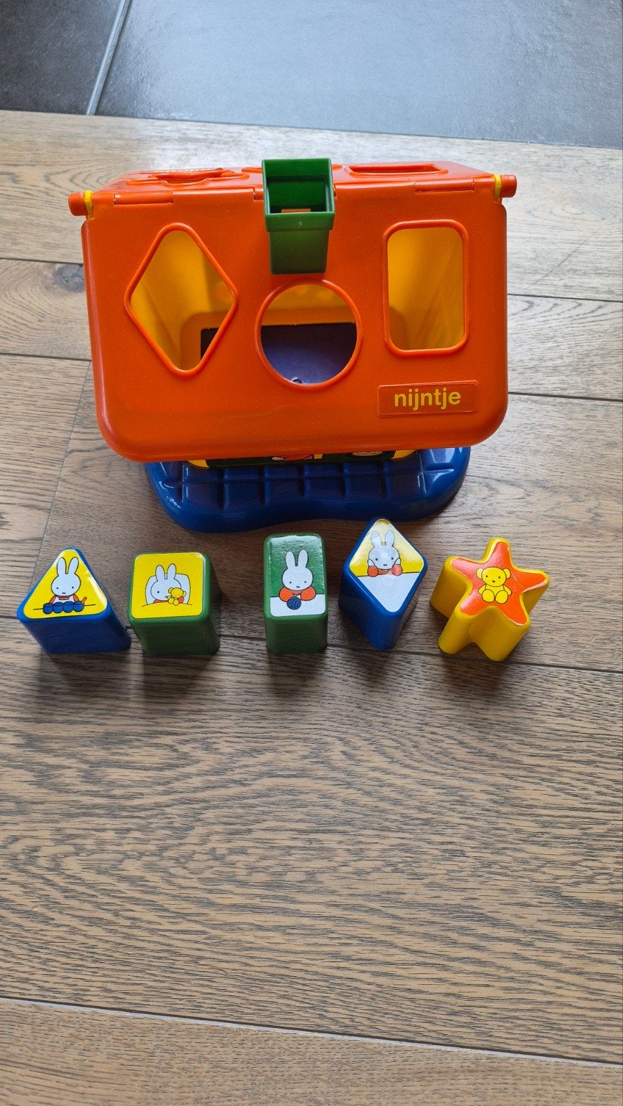 Huisje met blokjes Nijntje, Ophalen