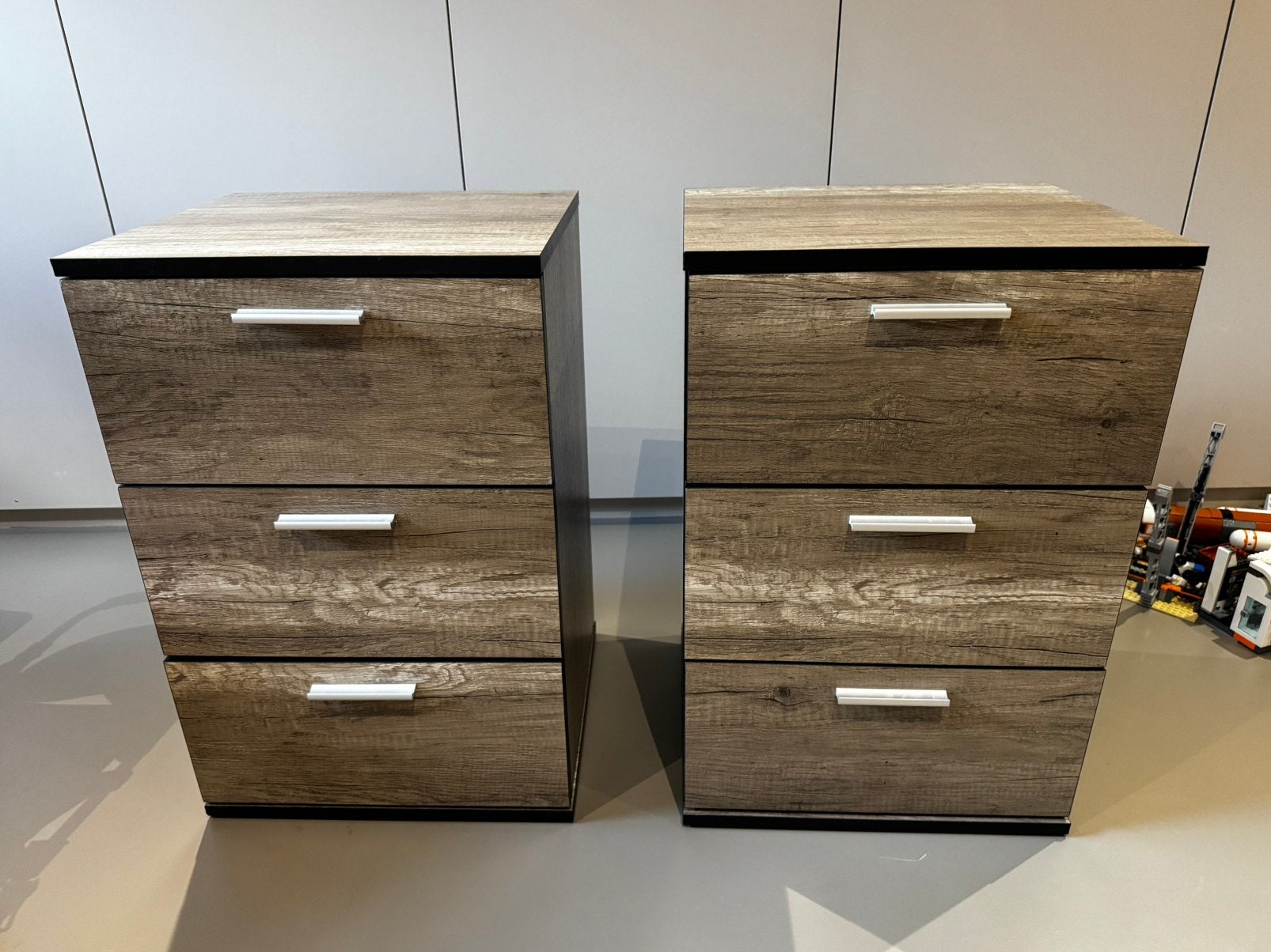 Set van 2 nachtkastjes met 3 lades, Huis en Inrichting, Slaapkamer | Nachtkastjes, Ophalen, Zo goed als nieuw, Hout