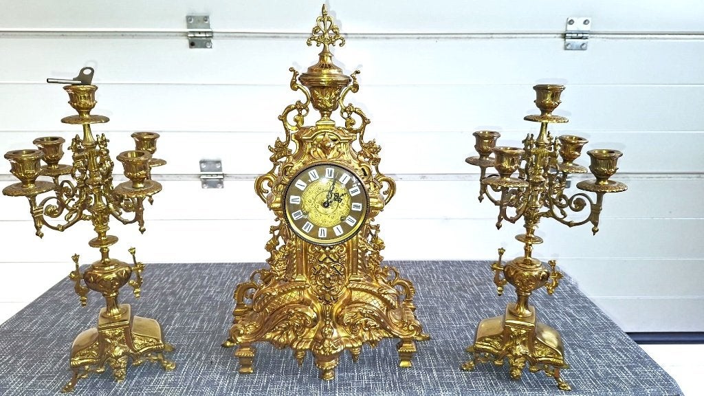 Ensemble d'horloges en bronze, Enlèvement ou Envoi