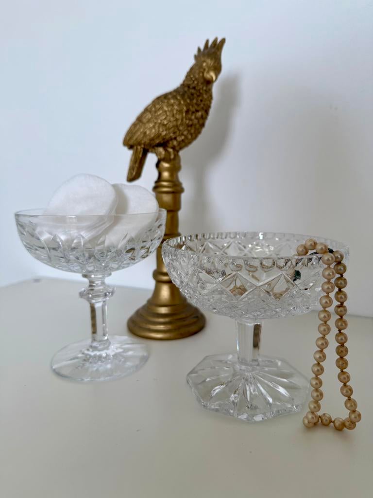 2 kleine kristallen coupes, Ophalen