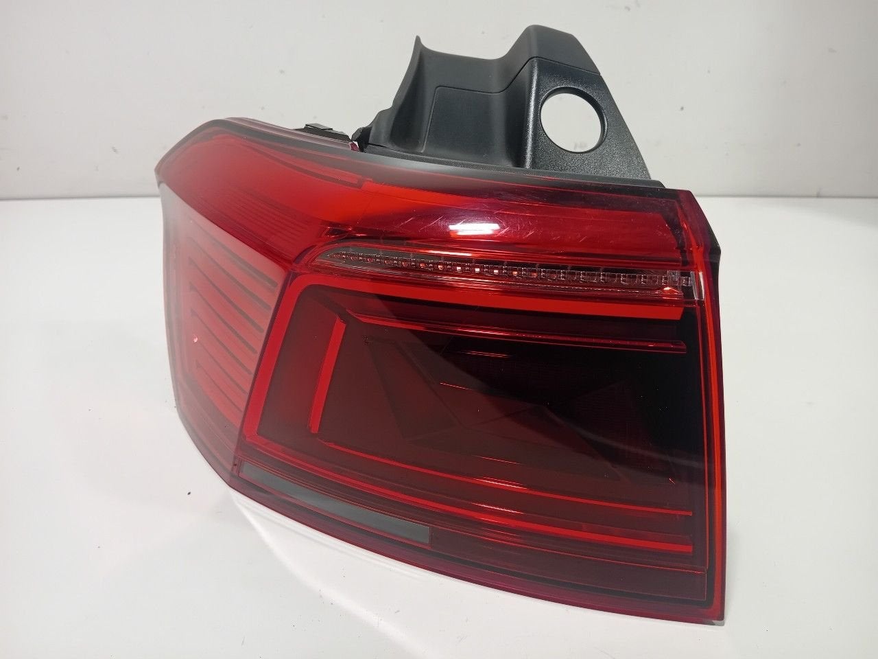 Achterlicht links buiten Volkswagen Passat, Auto-onderdelen, Onderdelen@venauto.nl, Van der Ven Autorecycling B.V., Gebruikt, Ettenseweg 76, 4706 PB Roosendaal, The Netherlands