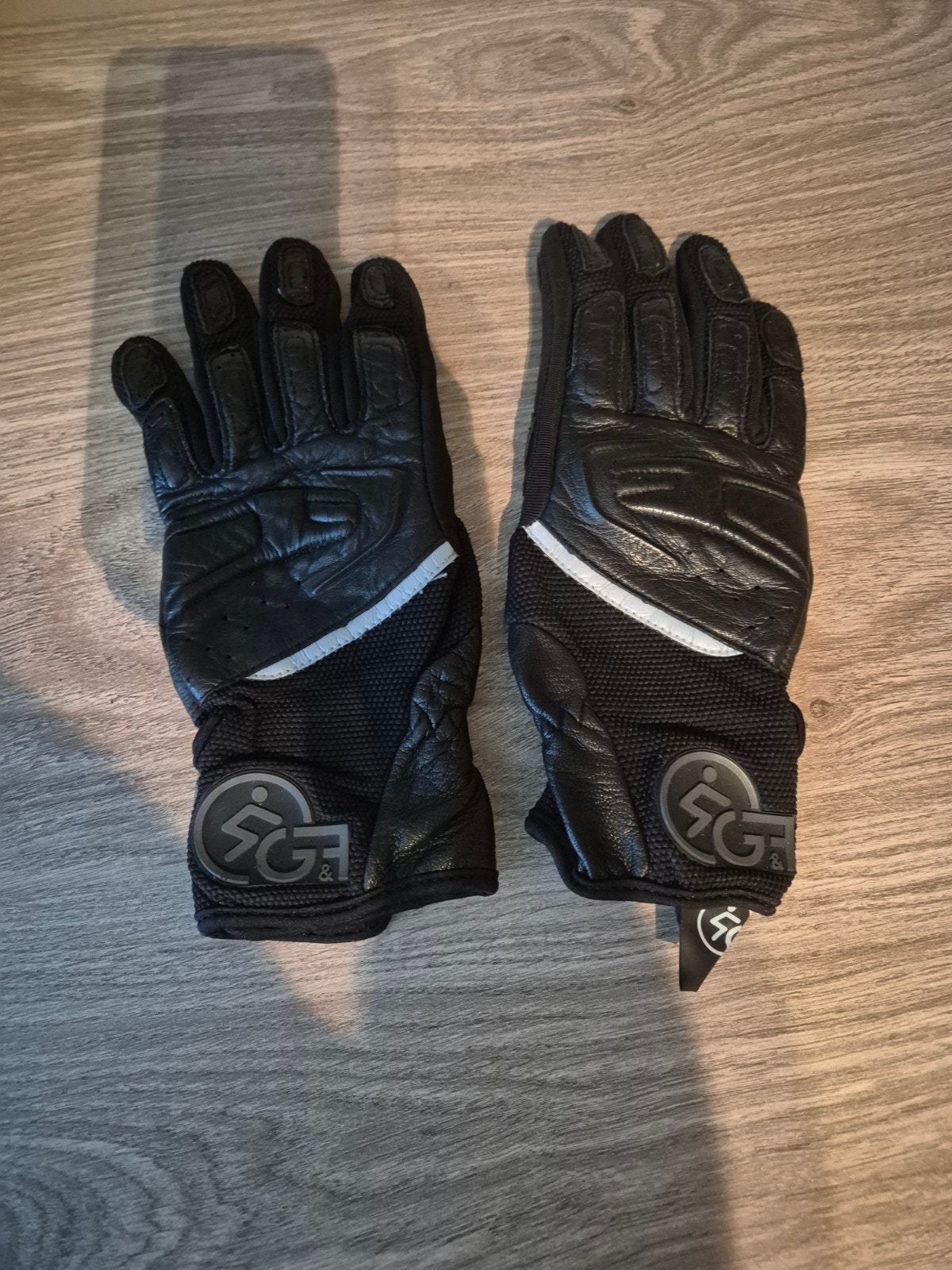 Motorhandschoenen, Ophalen