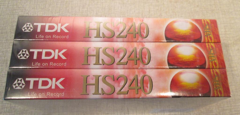 3 nouvelles cassettes VHS - TDK HS240 - scellées, Enlèvement ou Envoi, Neuf, Cassette vidéo