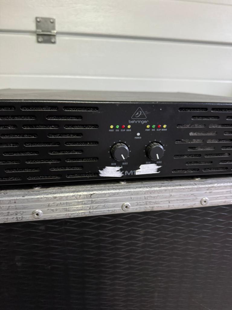 Behringer KM1700 Eindversterker, Muziek en Instrumenten, Versterkers | Keyboard, Monitor en PA, Ophalen, Gebruikt, 500 tot 1000 watt