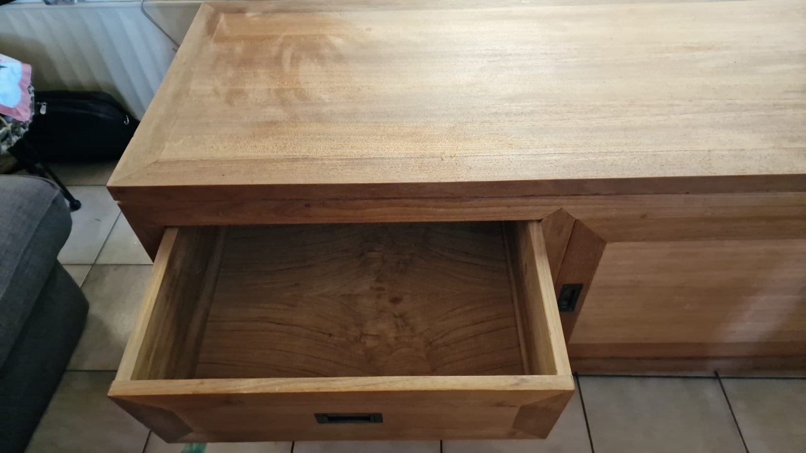 Teak tv kasr, Huis en Inrichting, Ophalen, Zo goed als nieuw