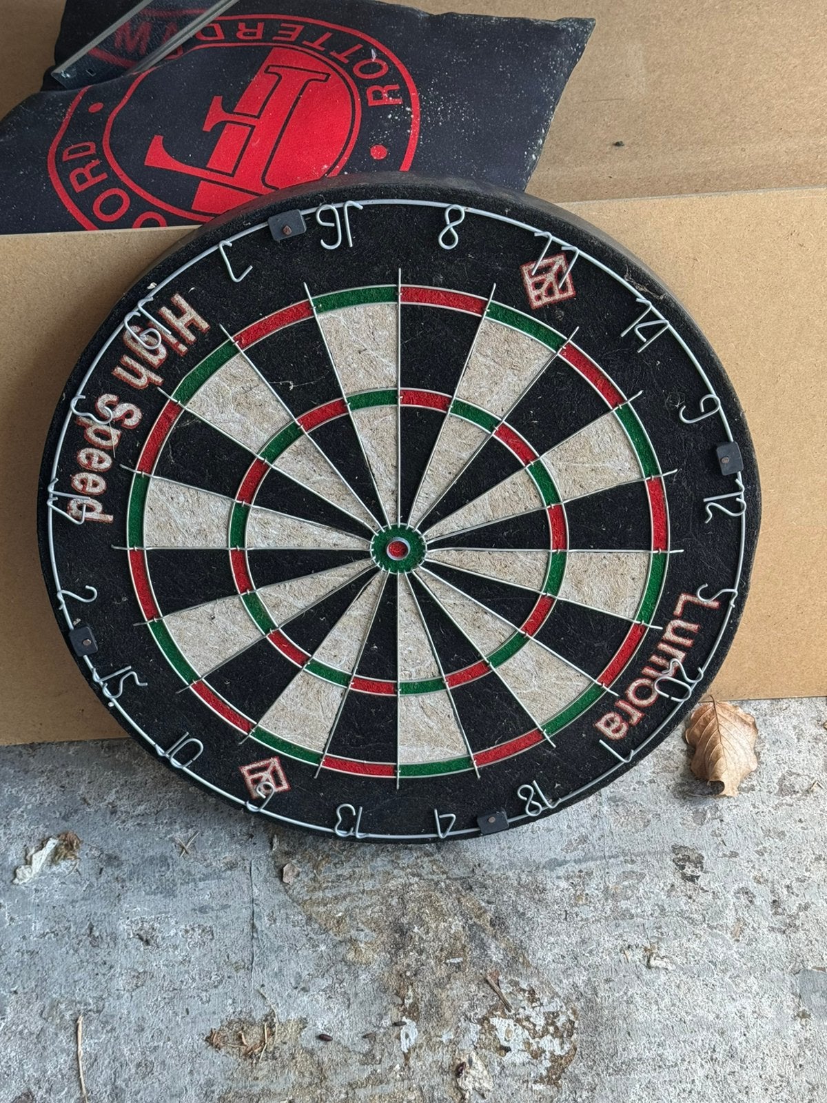 Officieel dartbord, Ophalen, Zo goed als nieuw, Dartbord