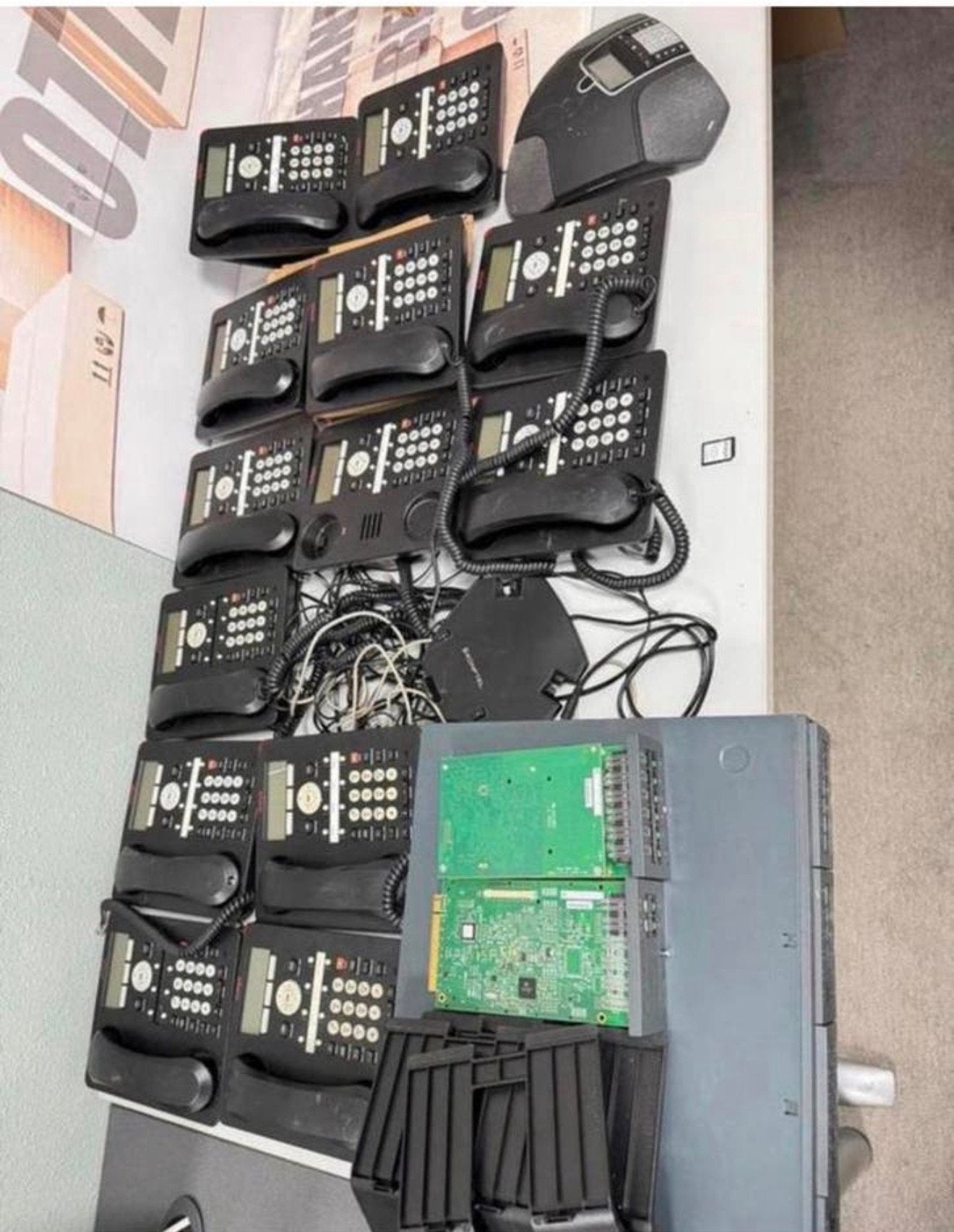 SET DE BUREAU XL Téléphone Avaya ip500 v2 Konftel 300Mx 13x, Télécoms, Télématique & VoIP, Enlèvement ou Envoi, Comme neuf