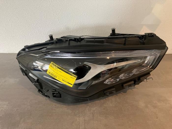 Phare droit d'un Mercedes CLA, 3 mois de garantie, Utilisé, -, -