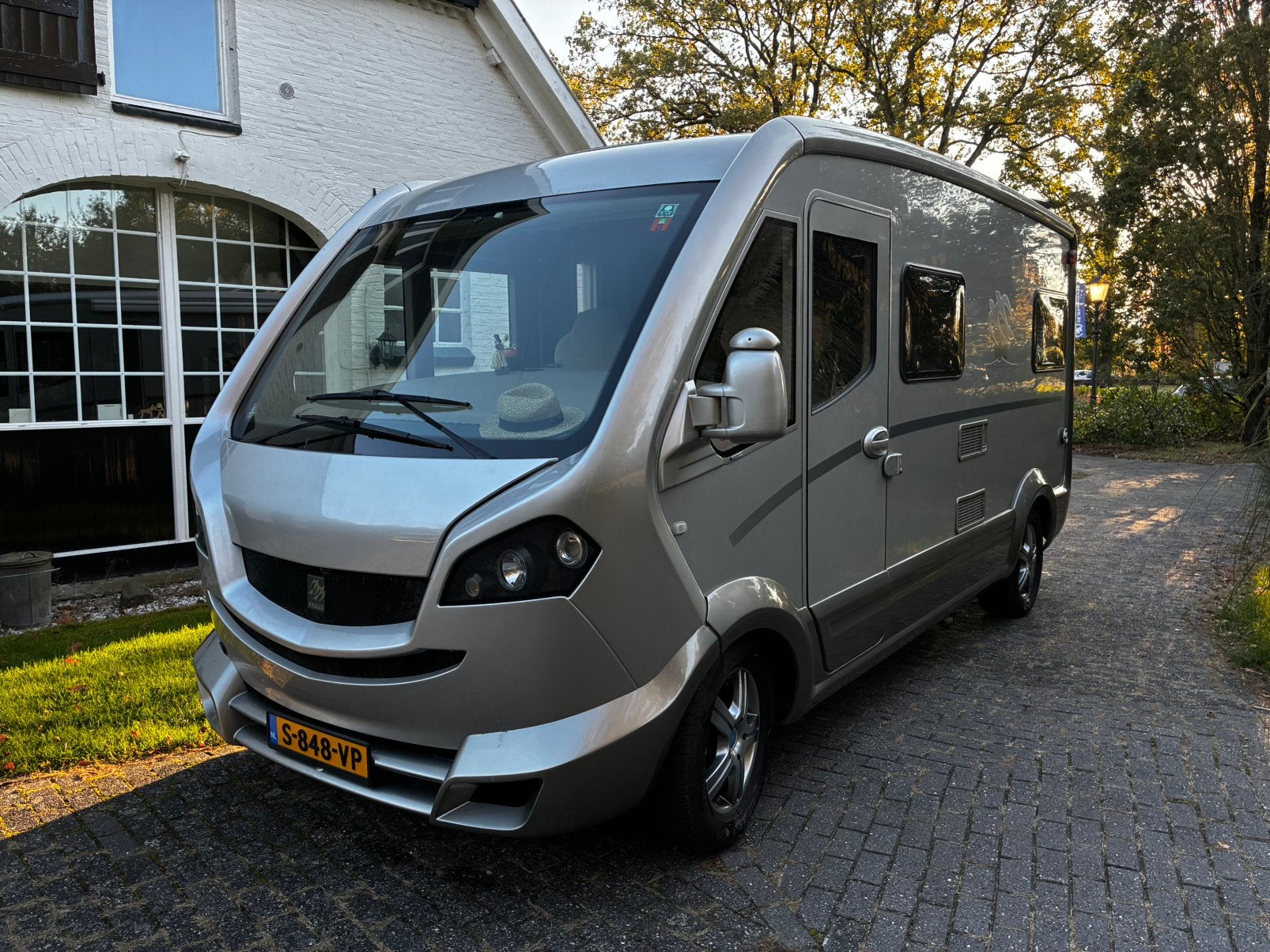 Knaus R09 camper intergraal 2,5D AUT C- liner, Caravanes & Camping, Top case, 5 à 6 mètres, Diesel, Automatique
