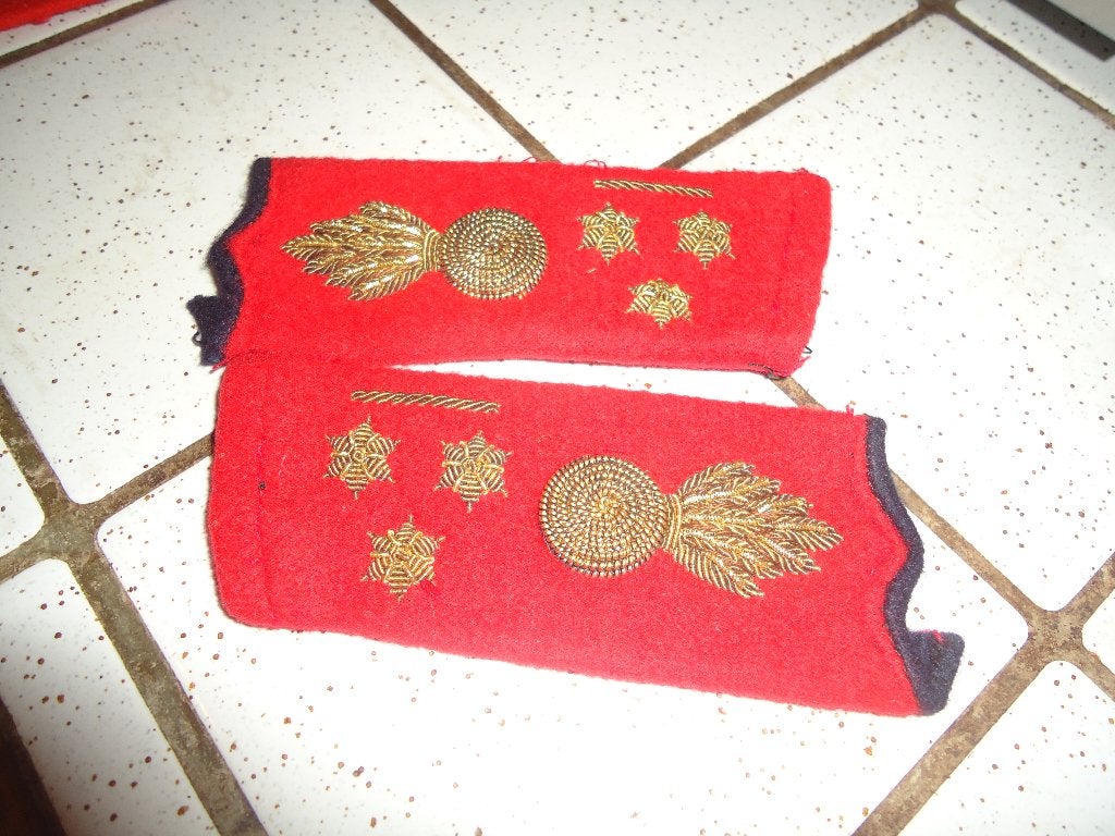 insignes de col grenadier, Collections, Enlèvement ou Envoi, Armée de terre, Emblème ou Badge