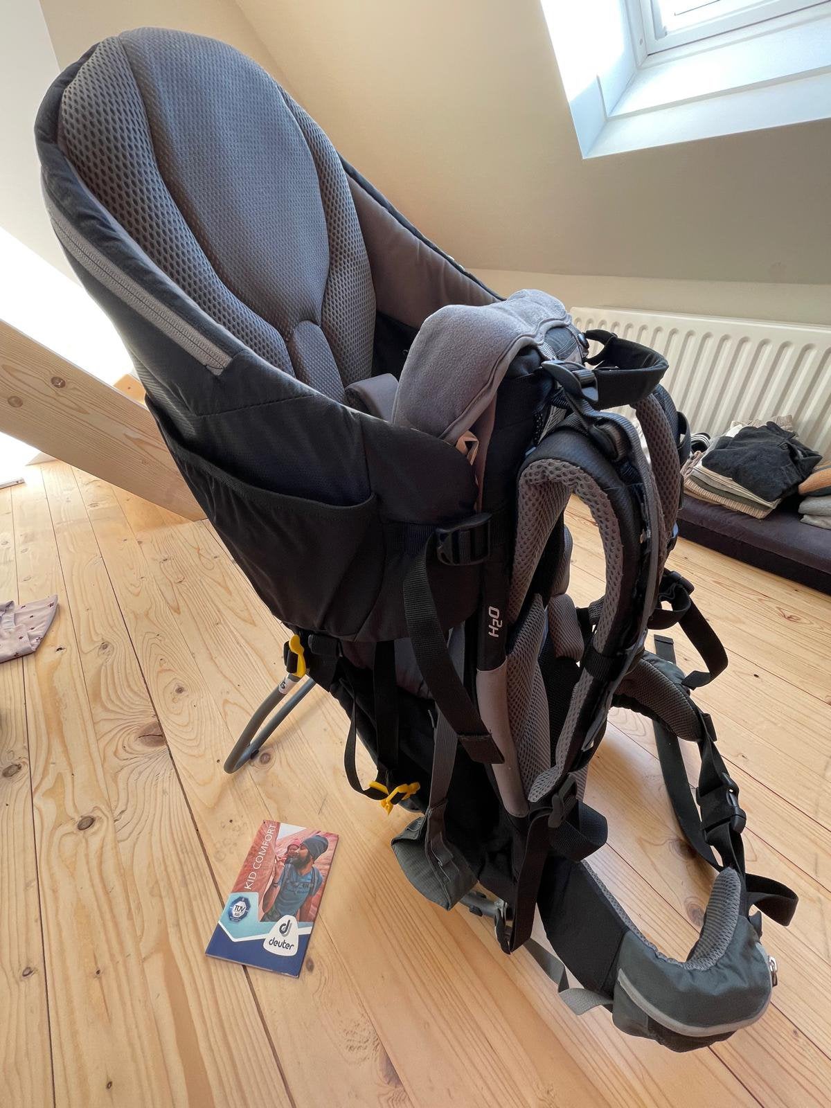 Deuter Kid Comfort 3 – Inclusief zonnekap & regenhoes, Ophalen, Zo goed als nieuw, Harnas