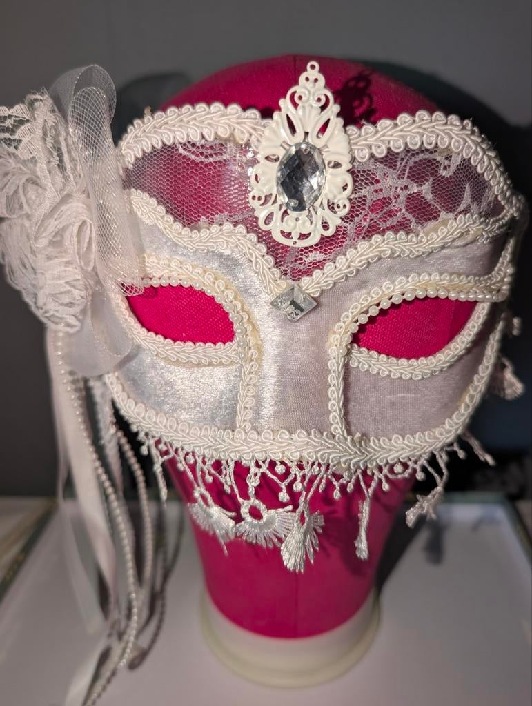 Nieuw luxe Venetiaans masker met bloem, Ophalen of Verzenden