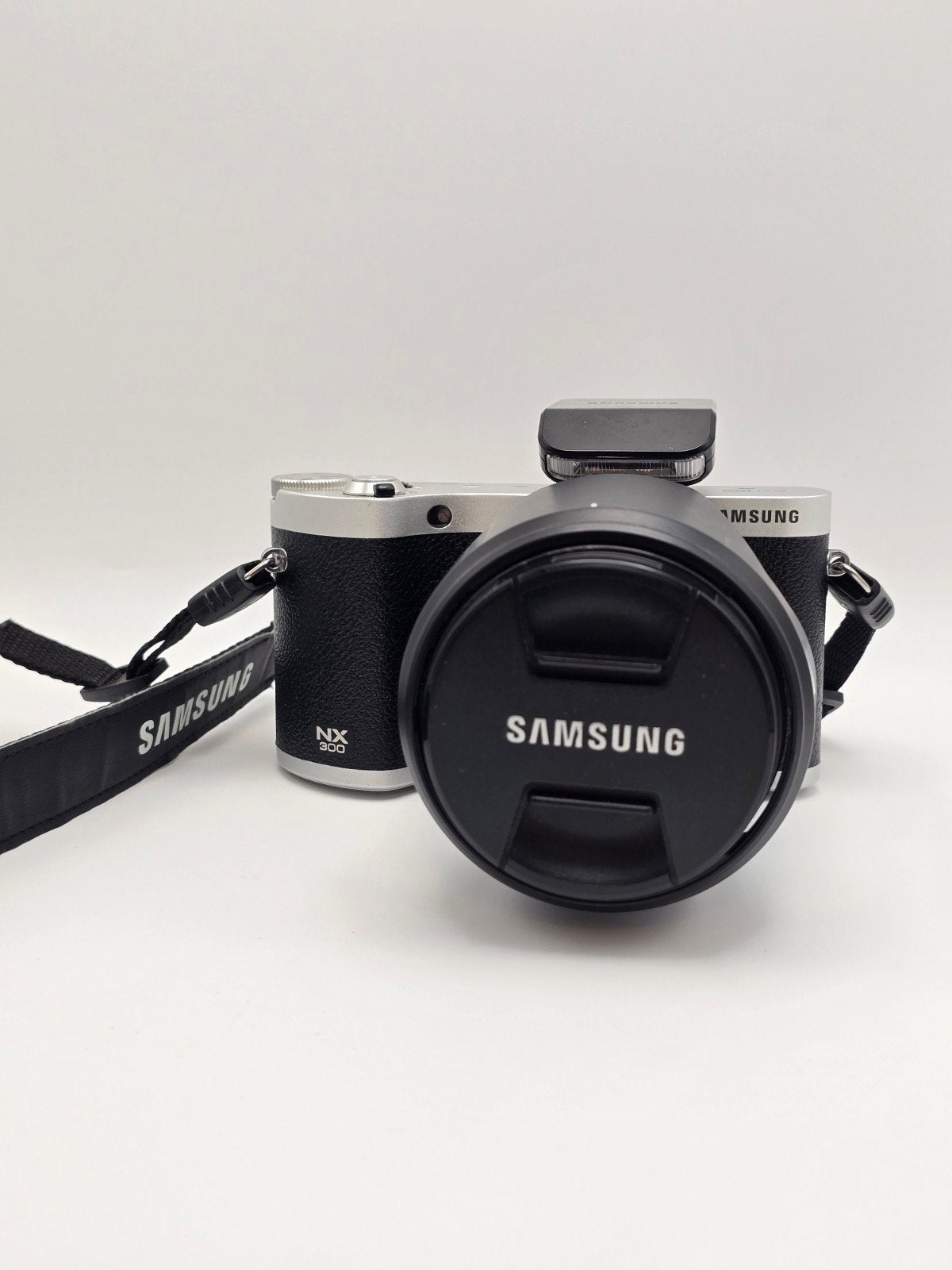 Samsung NX 300 APS-C systeen met 18-55mm OIS, TV, Hi-fi & Vidéo, 20 mégapixels, Enlèvement ou Envoi, 4 à 7 fois, Pare-soleil