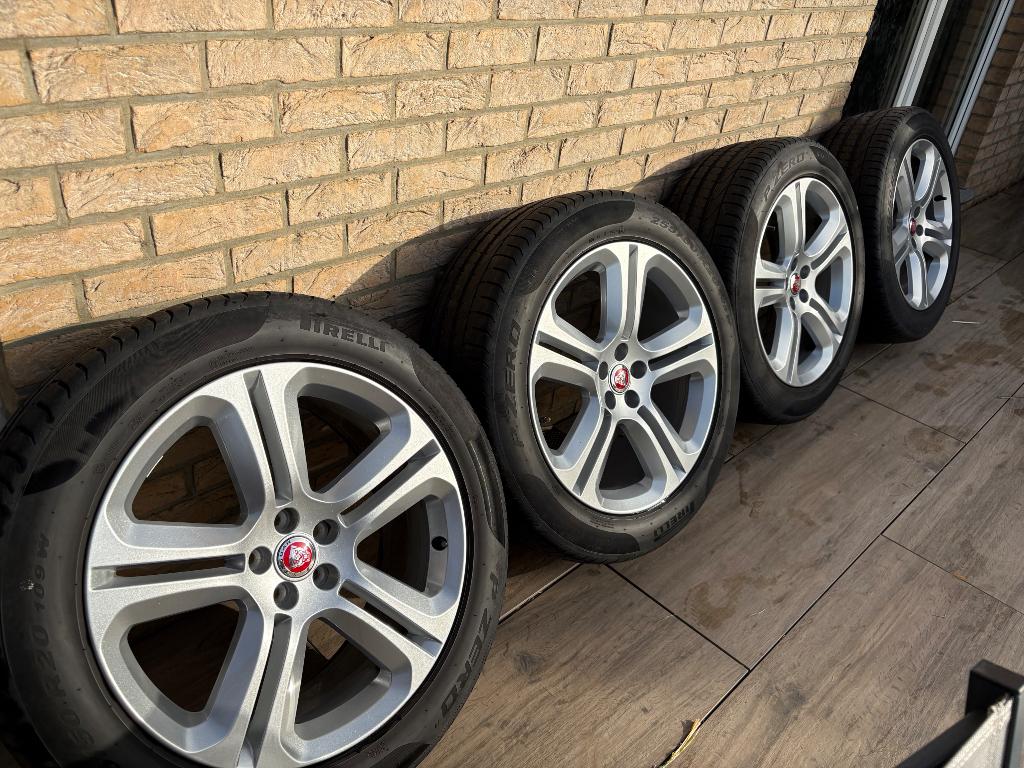 Jantes + Pneus 20’ pour Jaguar F-Pace, Autos : Pièces & Accessoires, Pneus & Jantes, Pneus et Jantes, 255 mm, Pneus été, Enlèvement