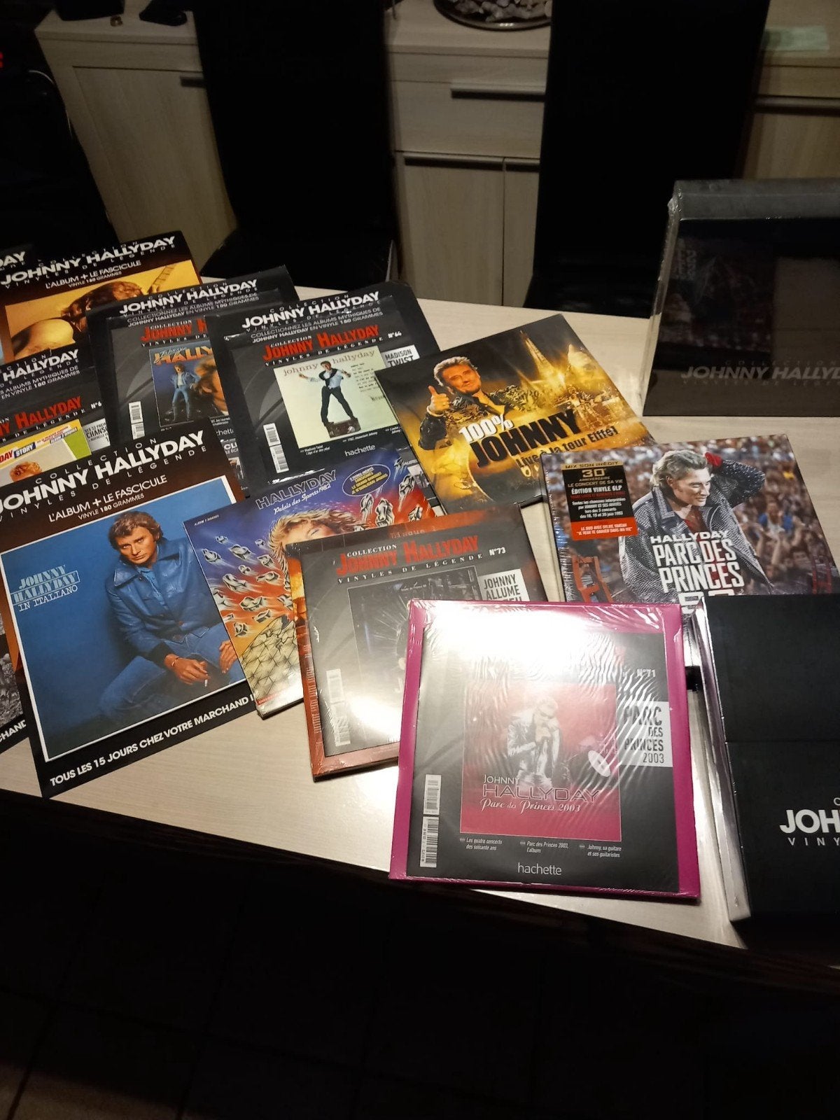 Johnny Hallyday complete vinylcollectie, Ophalen