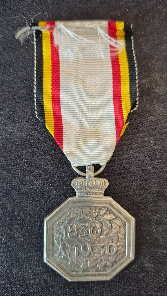 Médaille Commémorative du Centenaire de la Belgique, Enlèvement