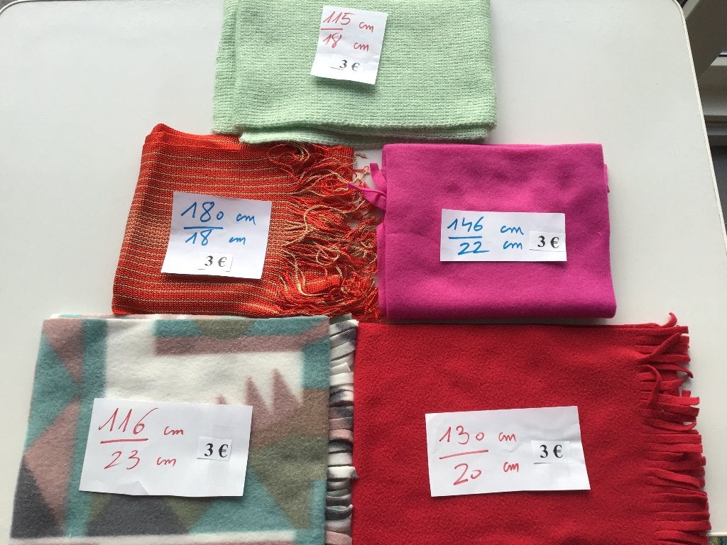 9 dames sjaals aan 3 euro per sjaal, Kleding | Dames, Mutsen, Sjaals en Handschoenen, Ophalen of Verzenden, Zo goed als nieuw