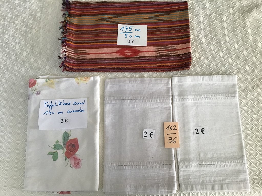 8 belles nappes pour 2 euros chacune, Enlèvement ou Envoi, Comme neuf