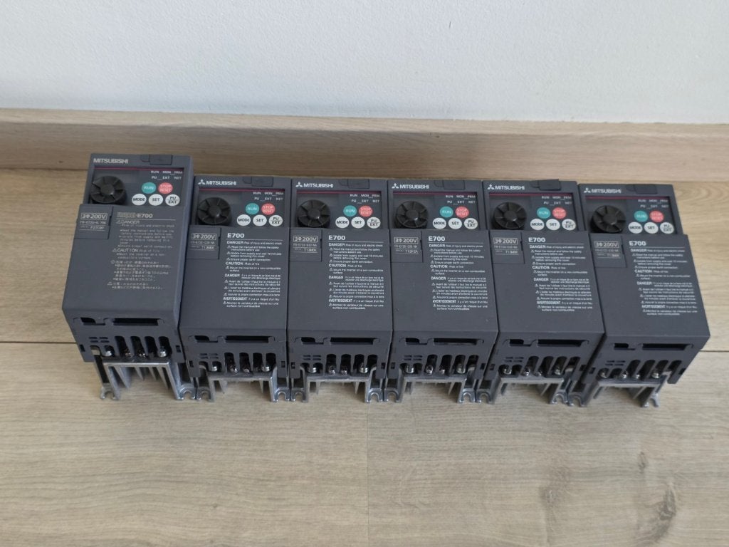 Mitsubishi FR-E720 frequentieregelaars 0,4 en 0,75 kW, Hobby en Vrije tijd, Elektronica-componenten, Ophalen of Verzenden, Gebruikt