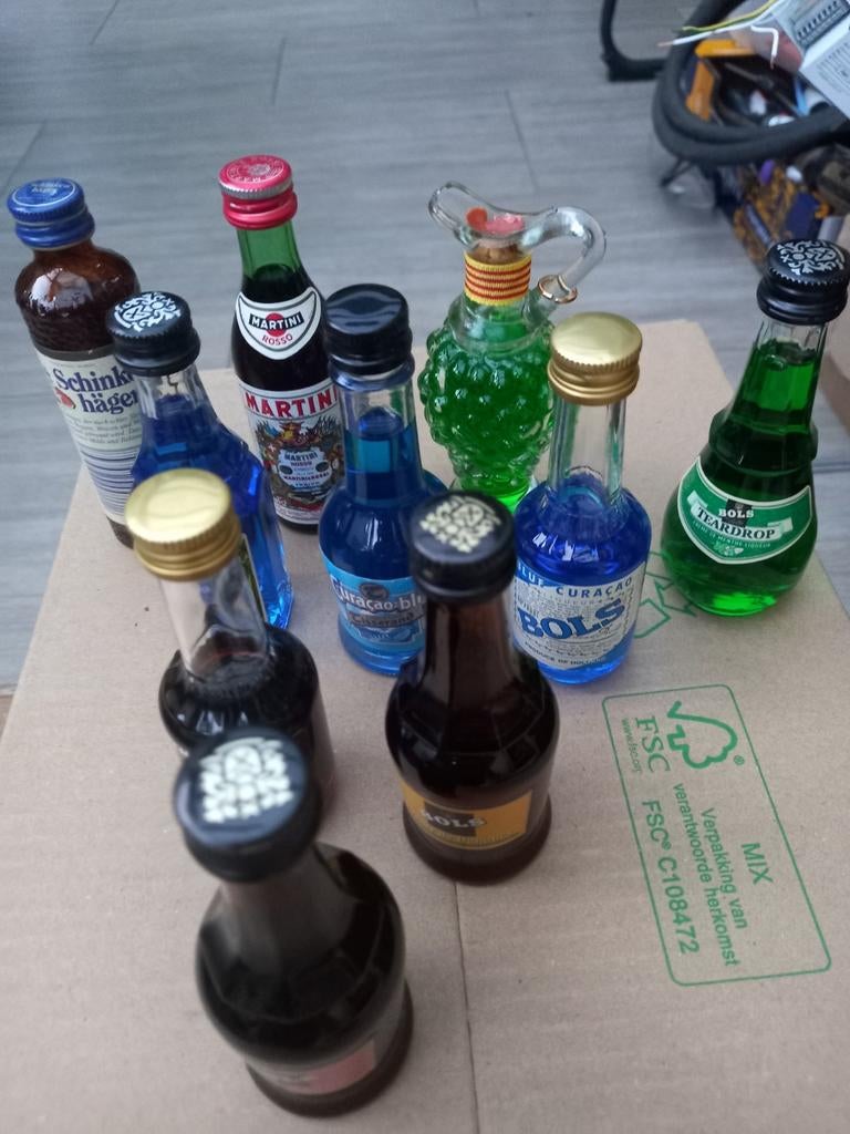 Verzameling kleine likeur en sterke drank flesjes, Verzamelen, Ophalen