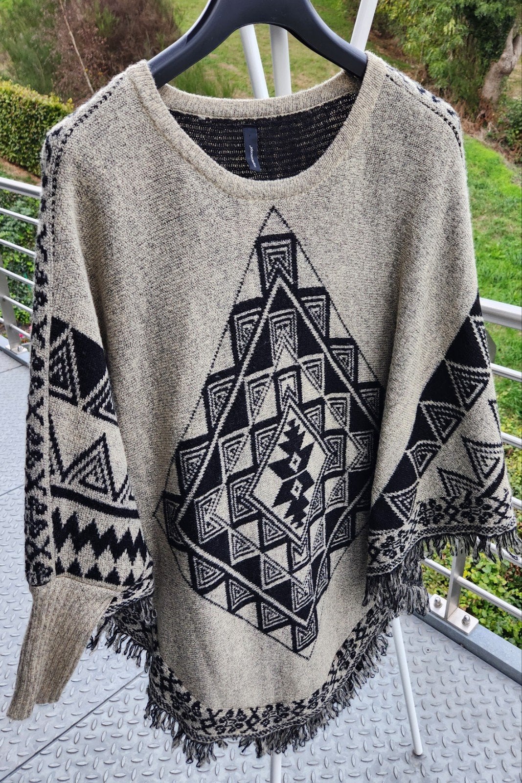 PONCHO FEMME T.L&XL BEIGE ET NOIR, Enlèvement, Beige
