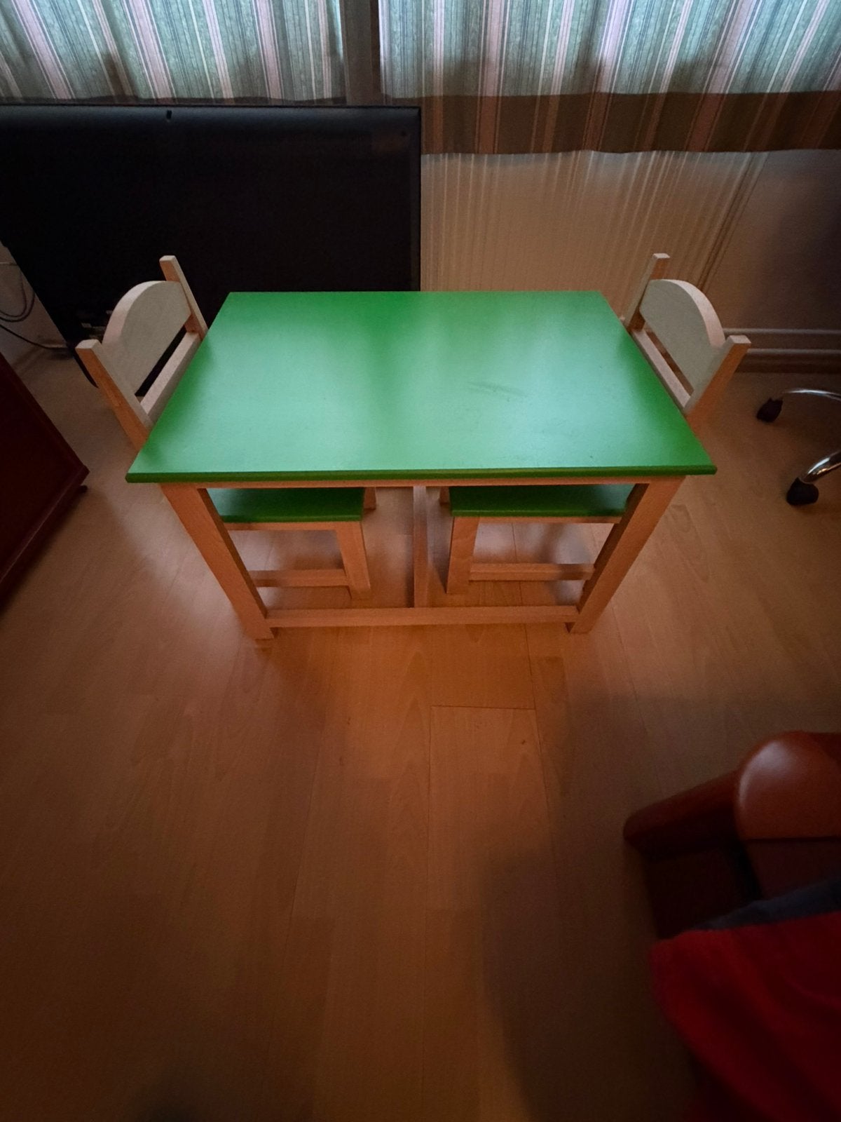 Table en bois pour enfants avec 2 chaises (vert/bois), Enlèvement, Comme neuf, Autres types