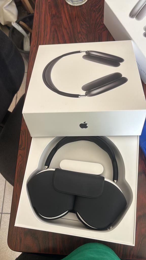 Apple airpod max, Ophalen of Verzenden, Gebruikt, Overige typen, Telefoon
