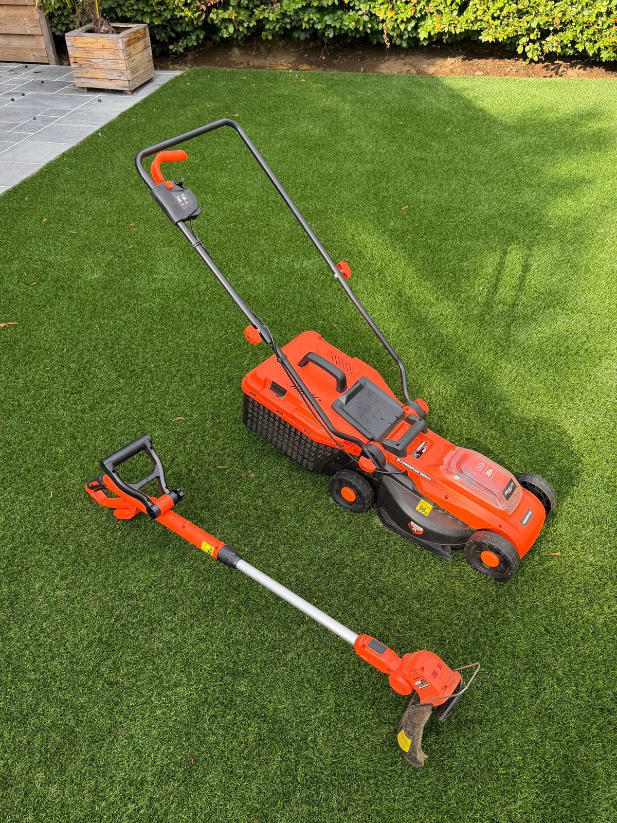 Powerplus Grasmaaier en grastrimmer ZONDER ACCU, Tuin en Terras, Ophalen, Zo goed als nieuw, Opvangzak