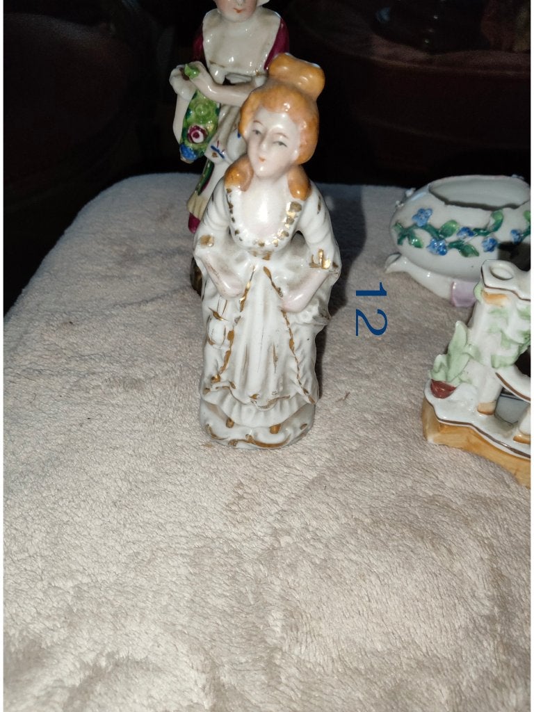 Petite figurine porcelaine Marquise, Enlèvement ou Envoi