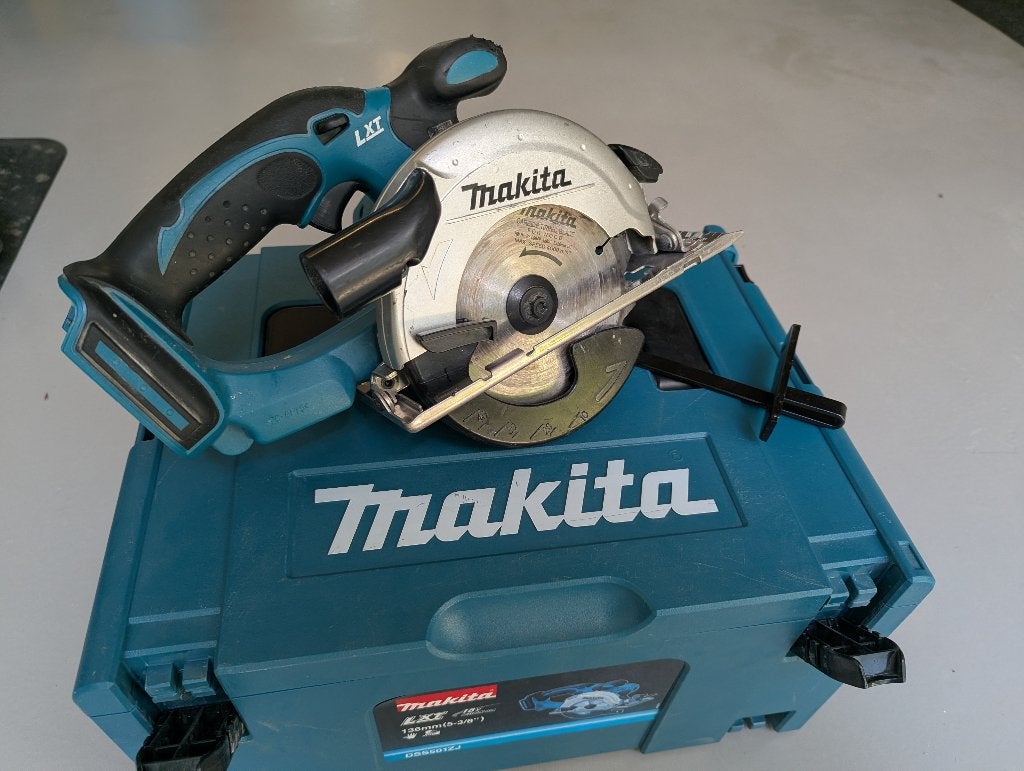 Makita DSS501 Cirkelzaag Scie Circulaire, Doe-het-zelf en Bouw, Gereedschap | Zaagmachines, Ophalen, Zo goed als nieuw, Cirkelzaag