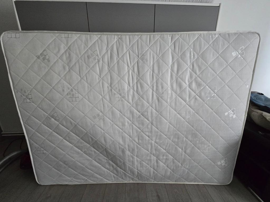 Matras 140cmx200cm GRATIS, Ophalen, Matras