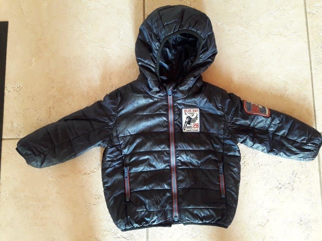 donkerblauw jasje Blue Bay 86, Enfants & Bébés, Vêtements de bébé | Taille 86, Garçon, Comme neuf, Enlèvement, Blue Bay