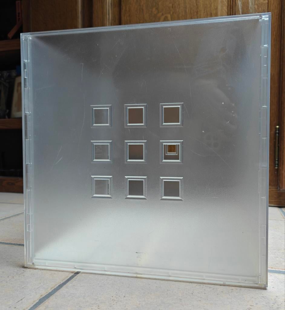 IKEA KALLAX box, Enlèvement