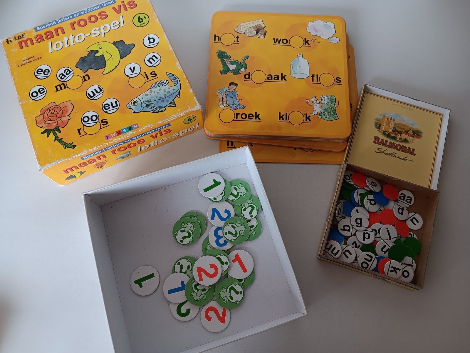 Speelgoed spelend letters en woorden leren., Ophalen