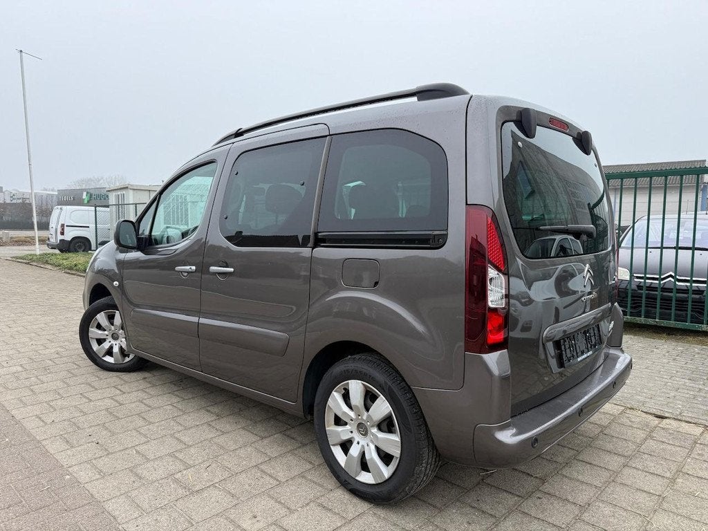 Citroën Berlingo 1.2 Benzine | Navigatie | Camera | 5 zitpl, Auto's, Voorwielaandrijving, Monovolume, Gebruikt, 1295 kg