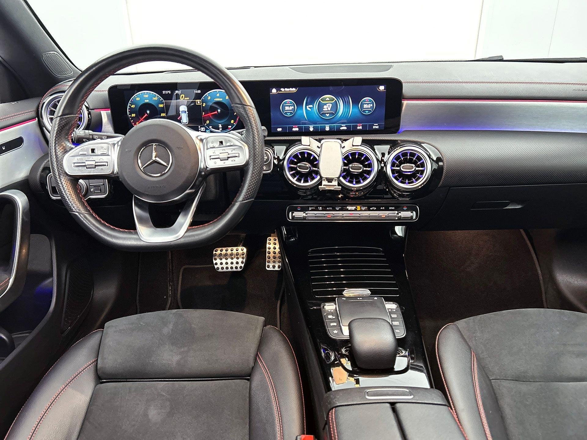 Mercedes-Benz CLA-Klasse 180 Shooting Brake AMG Line Night P, Auto's, CLA, Stof, 4 cilinders, 136 pk