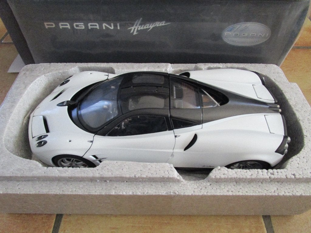 autoart signature pagani huayra wit 1:18, Enlèvement ou Envoi, Comme neuf, Voiture, Autoart