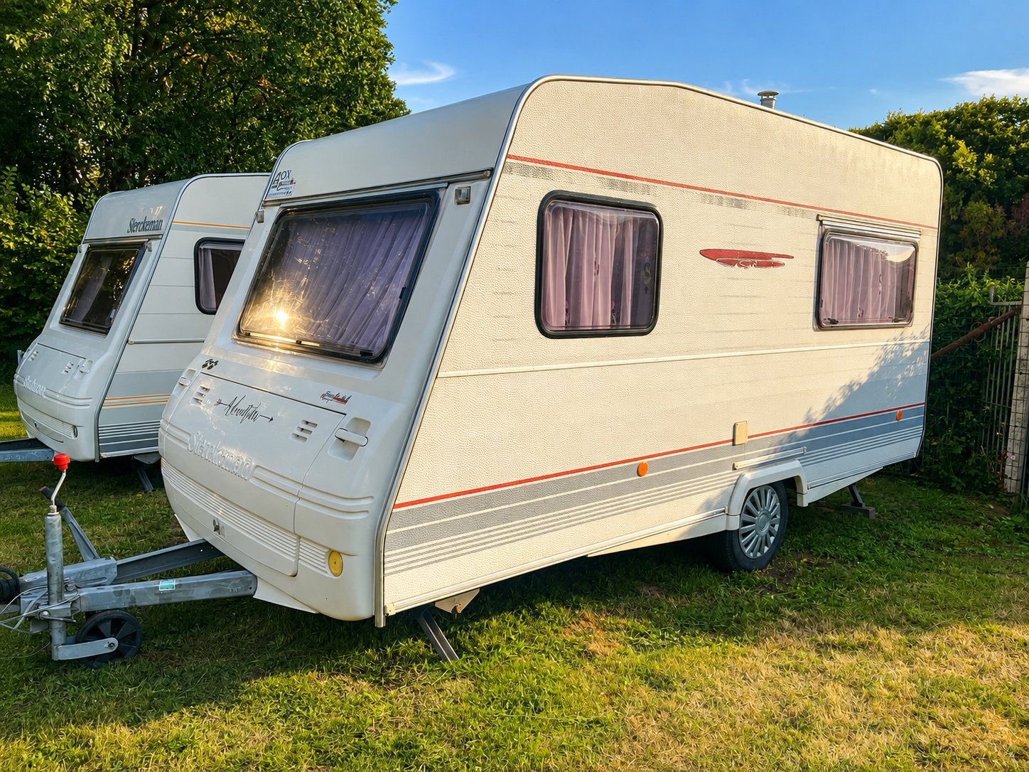 4 persoons caravan Sterckeman met voortent en luifel, Jusqu'à 4, Sterckeman, Entreprise, 750 - 1000 kg