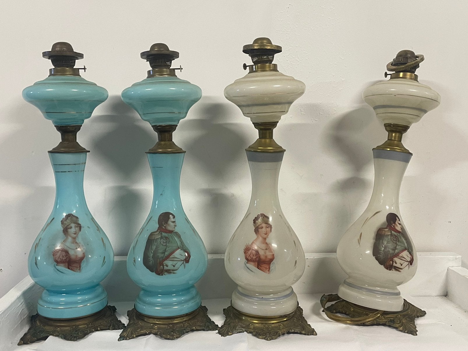 4 antieke opaline olielampen (Napoleon & Joséphine), Ophalen of Verzenden