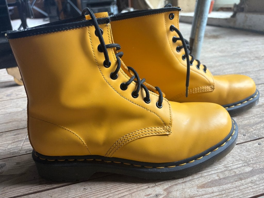 Dr Martens, model 1460, maat 43, geel - zo goed als nieuw, Kleding | Heren, Schoenen, Overige kleuren, Boots, Ophalen of Verzenden