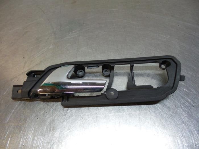 Poignée portière 2portes gauche d'un Volkswagen Polo (Polo, Autos : Pièces & Accessoires, Volkswagen, -, Utilisé, -