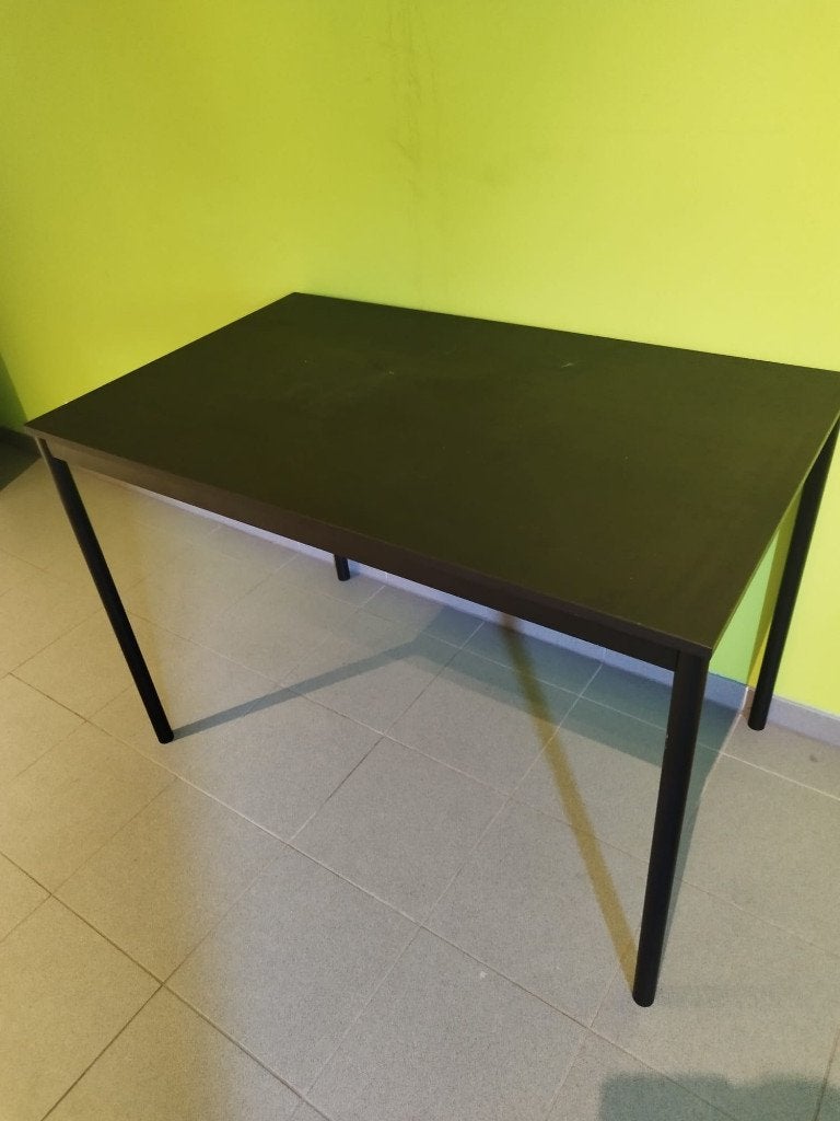 IKEA Zwarte houten tafel, Ophalen, Zo goed als nieuw